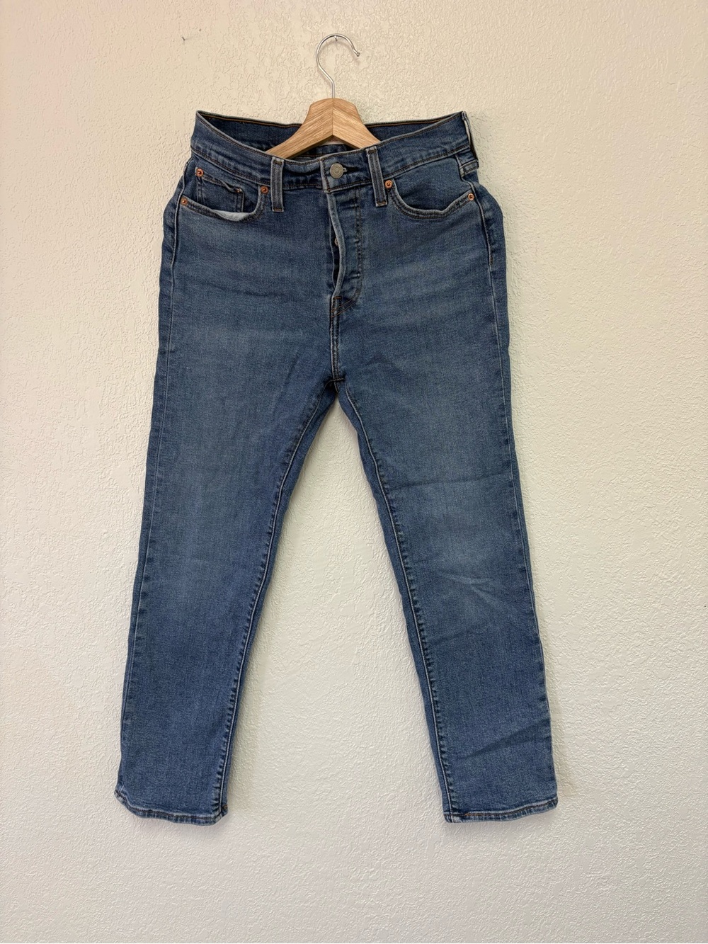 Levi's Mid Wash Wedgie Straight